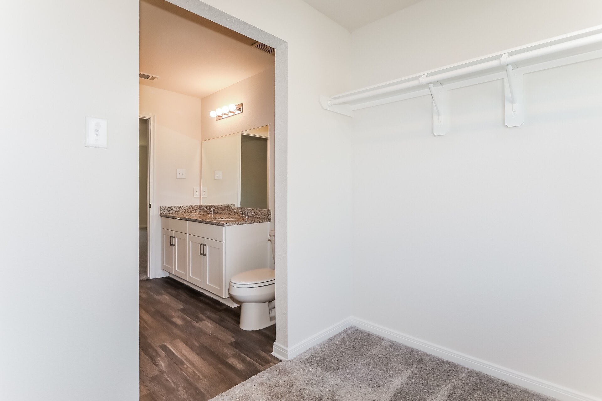 Building Photo - 15763 Del Norte Dr