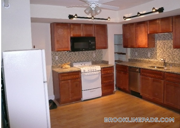 Building Photo - 1064 Beacon St