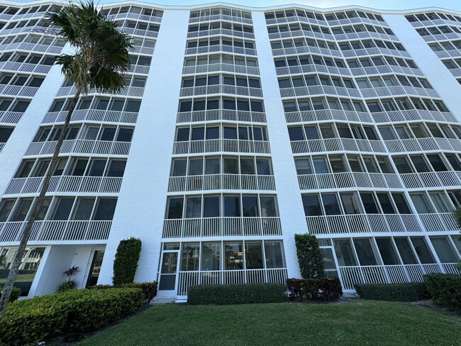 Building Photo - 3224 S Ocean Blvd