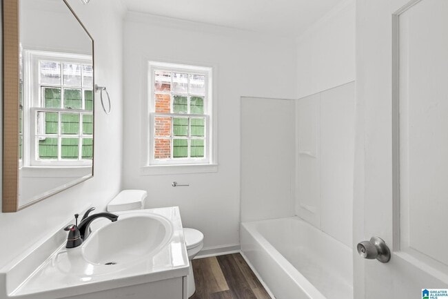 Building Photo - 1520 41st St