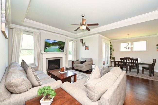 Building Photo - **2019-BUILT EXECUTIVE HOME IN A CUL-DE-SA...