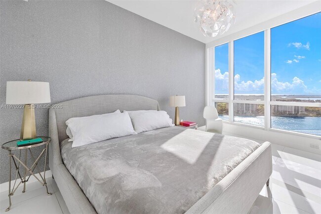 Building Photo - 100 South Pointe Dr