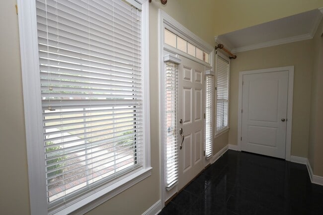 Building Photo - 3798 Bermuda Run Dr