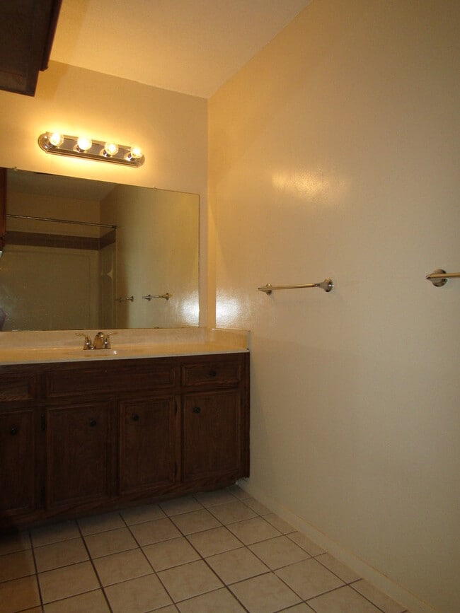 Building Photo - 7001 Winedale Dr