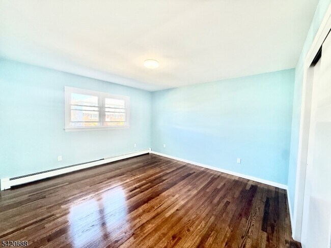 Building Photo - 30 Cottage Pl