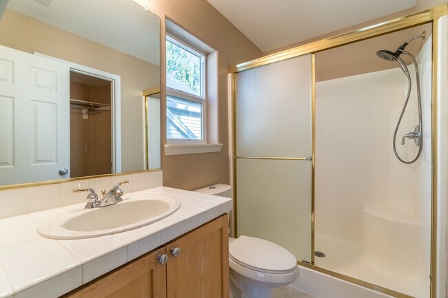 Building Photo - Beautiful Bethany 3 Bedroom Near Parks & Schools!