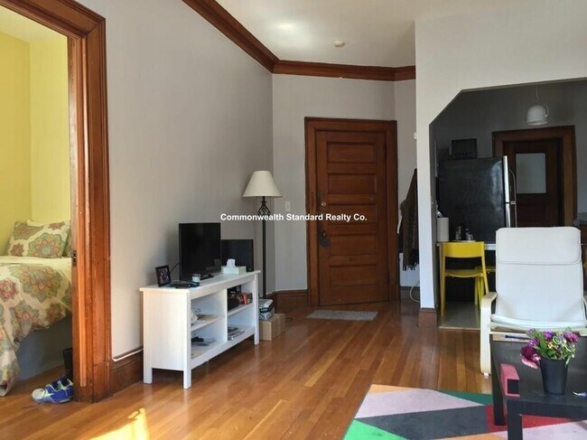 Building Photo - 849 Beacon St