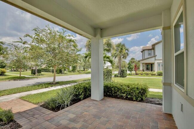 Building Photo - Charming 3/2.5 Courtyard Home with Loft & ...