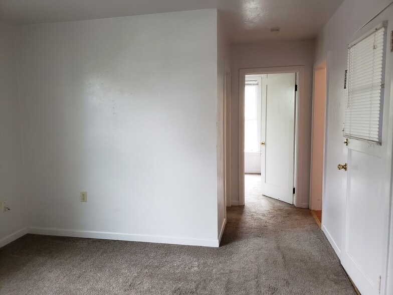 Livingroom/Hall - 302 1st Ave