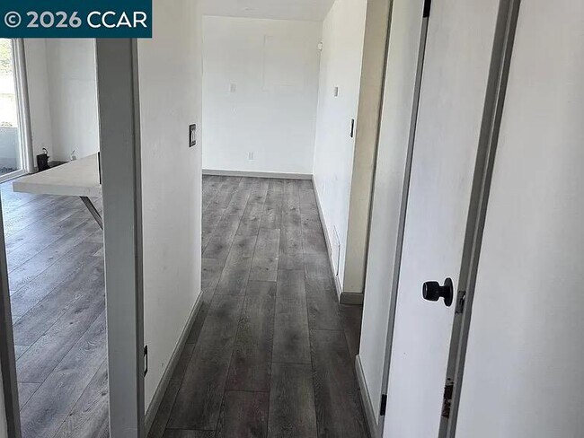 Building Photo - 3081 Birmingham Dr