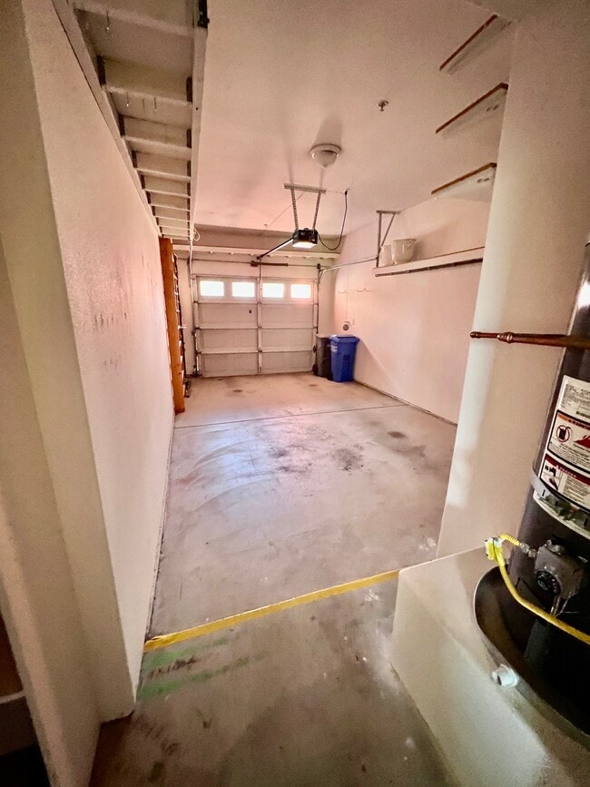 Building Photo - 2860 Victoria Ave