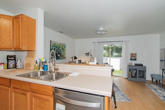 Building Photo - 2030 Brookhurst St