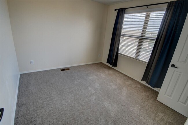Building Photo - 4461 Golden Eagle Loop NE
