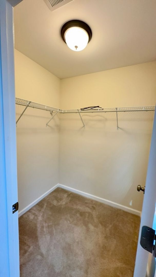 Building Photo - Experience the perfect blend of comfort & modern living in this beautiful home located in Northea...