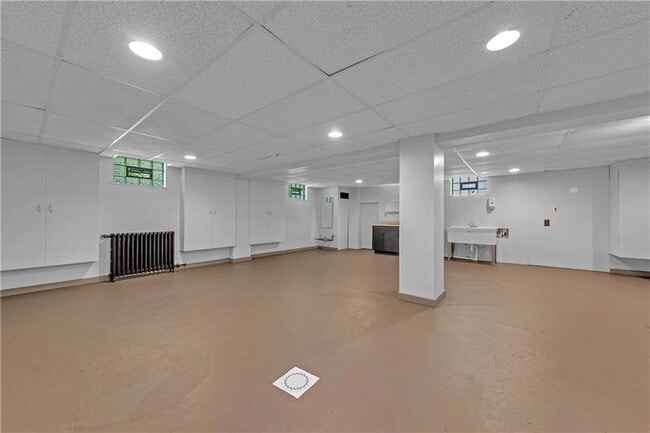 Building Photo - 492 Center Grange Rd