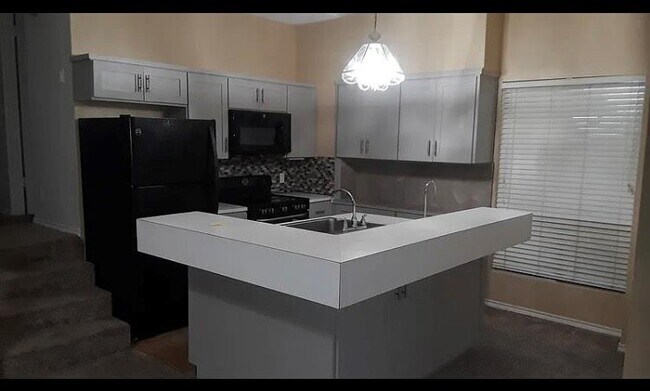 Building Photo - 5916 Lago Vista Way