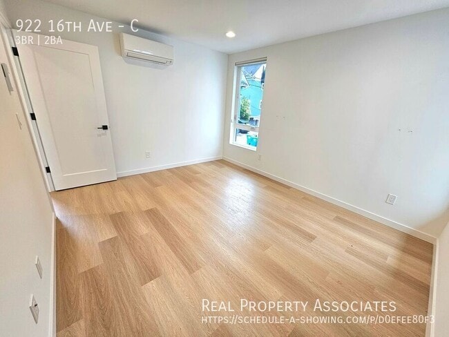 Building Photo - 922 16th Ave