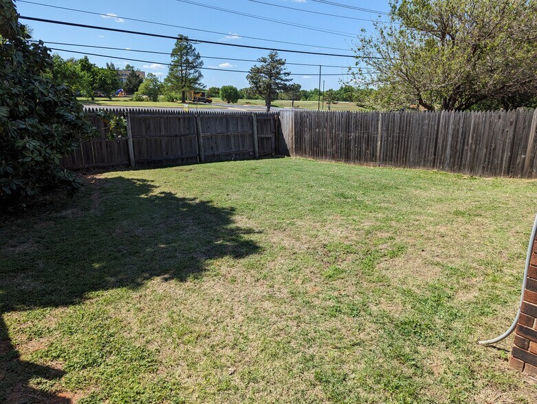 Building Photo - 9021 N Rockwell Dr