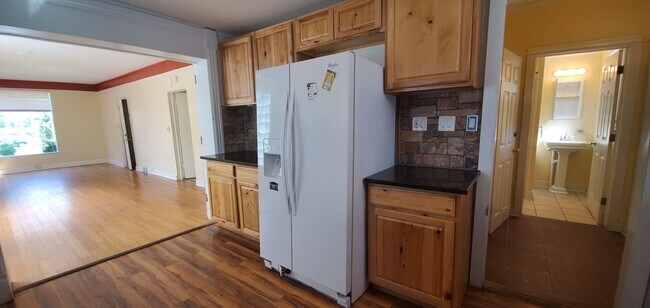 Building Photo - 334 Catherine St