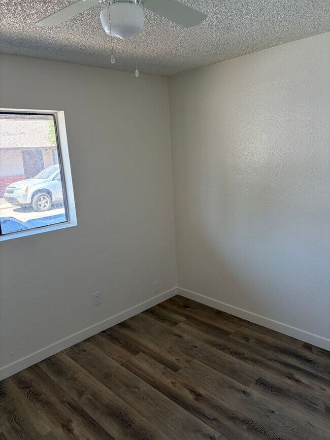 Building Photo - 514 S Bellview