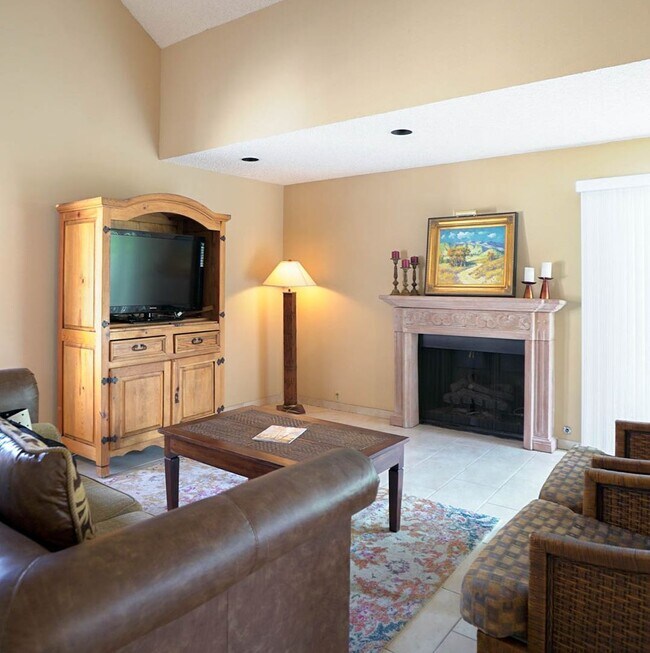 Building Photo - Beautifully Furnished Condo with Mountain Views