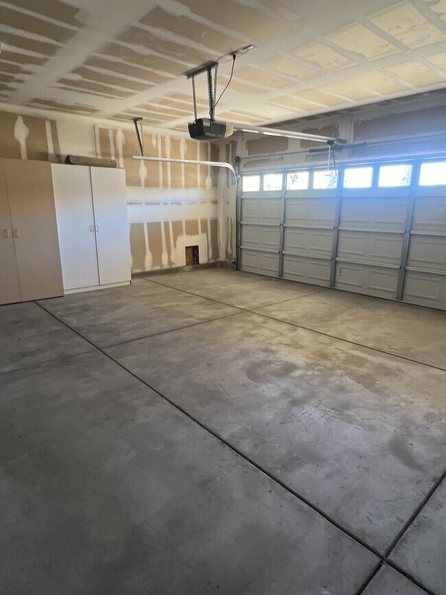 Building Photo - 1205 Shadow Glen Ln