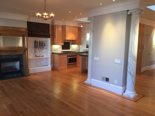 Living Room/Kitchen - 131 Steiner St