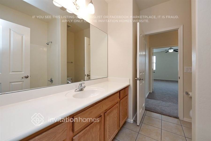 Building Photo - 7330 W Sophie Ln