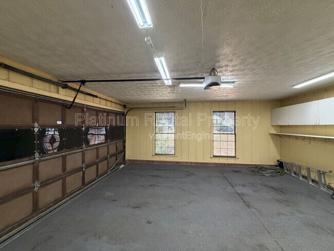 Building Photo - 2396 Hidden Ln