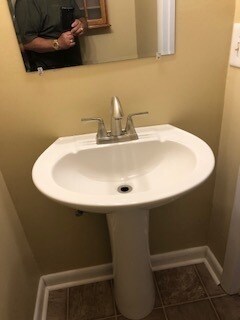 Building Photo - Large 2 Bedroom 1.5 Townhome