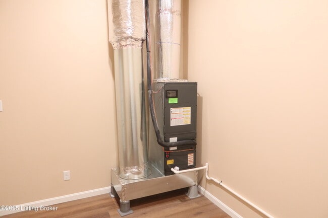 Building Photo - 112 Peonia Rd