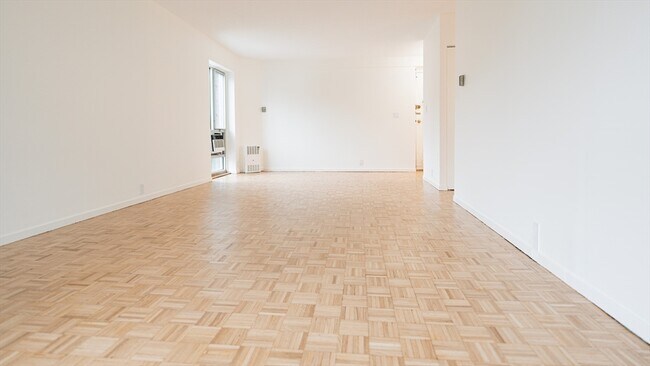 Building Photo - 19 Winchester St