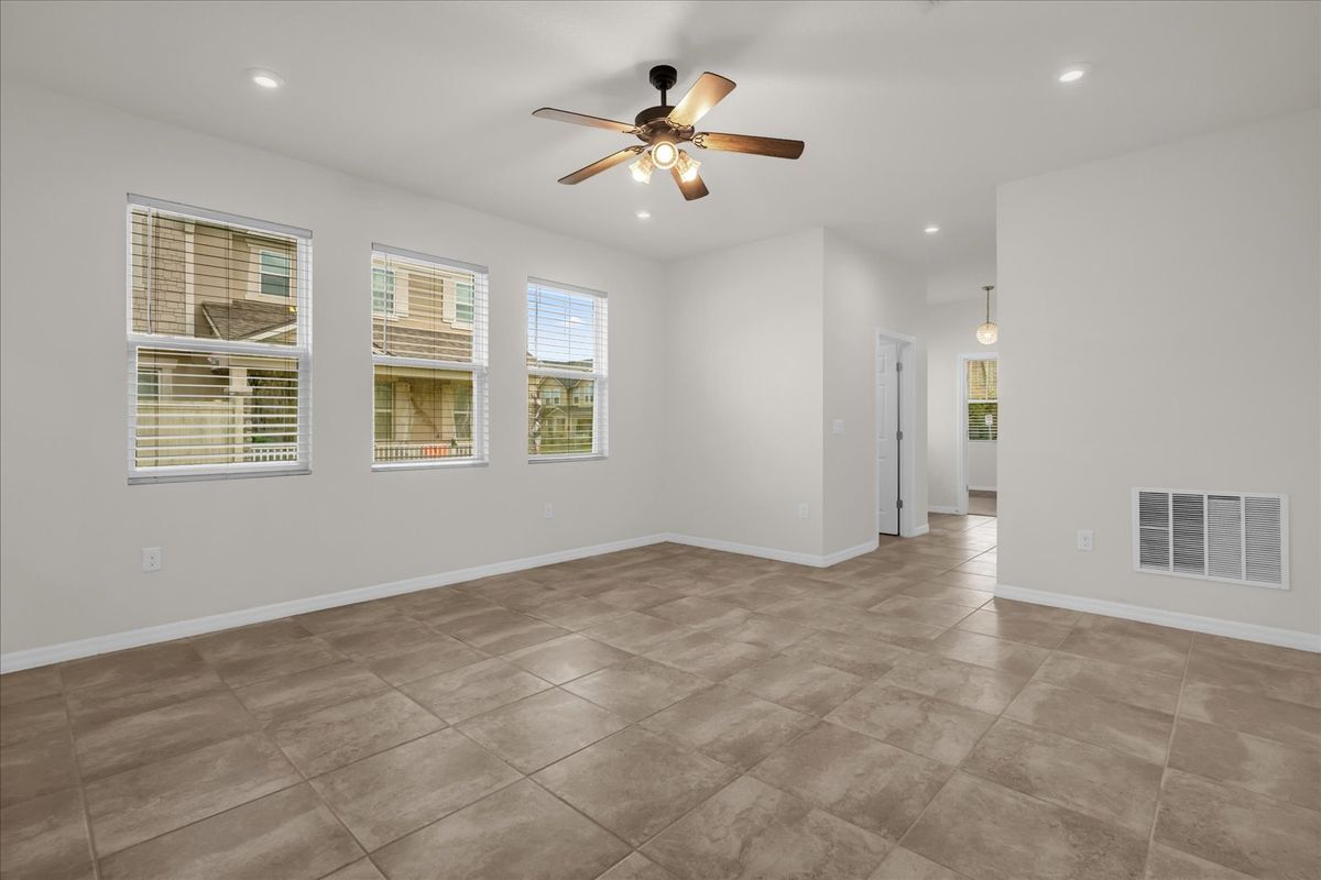 Building Photo - 2444 Varenna Loop