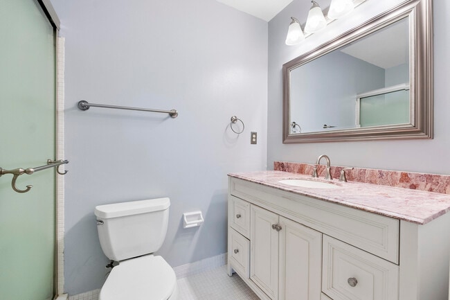 Building Photo - 212 W High Point Terrace