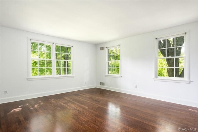 Building Photo - 11 Sunset Ln