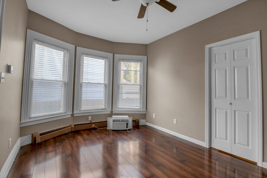 Building Photo - 640 Breckenridge St