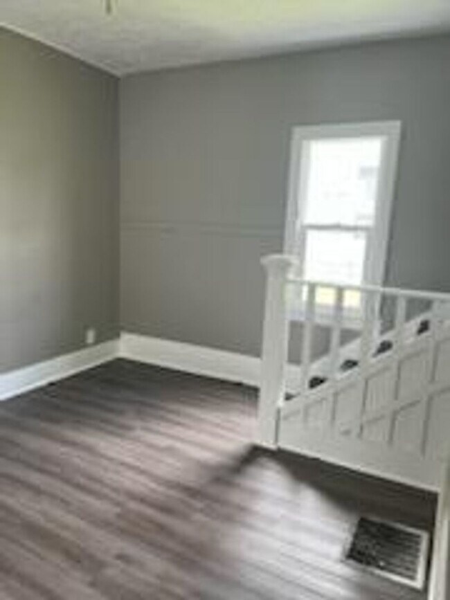 Building Photo - 2 bedroom 1 bath