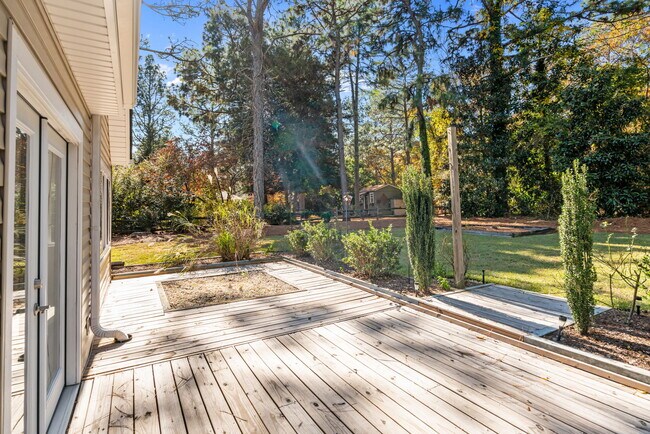 Building Photo - 53 Pine Lake Dr