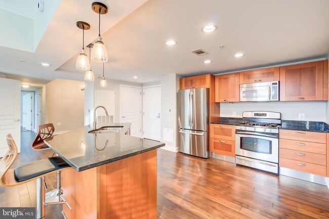 Building Photo - 2451 Midtown Ave