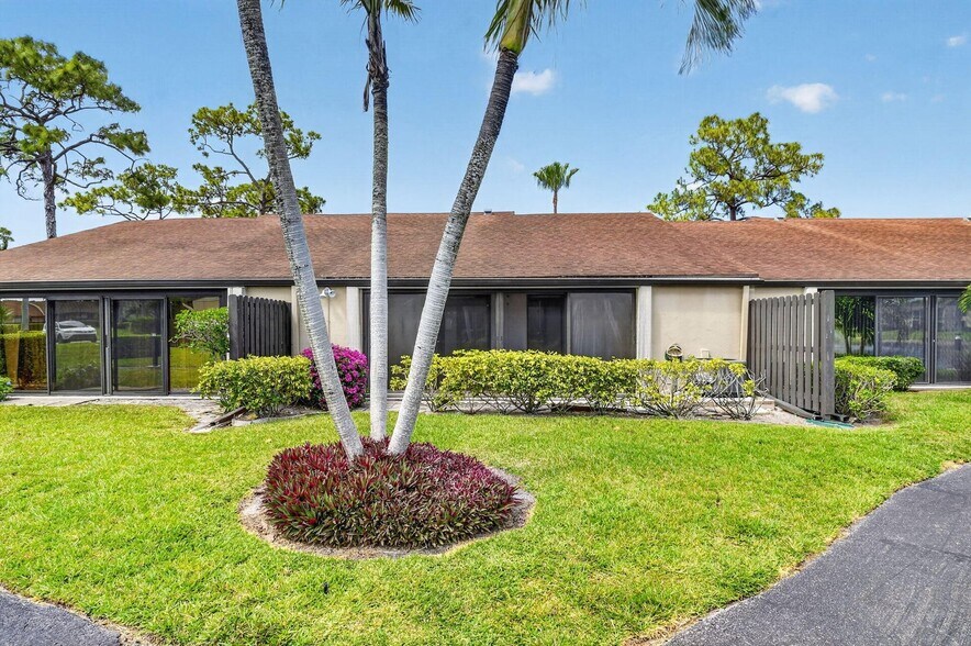 Building Photo - 704 Sunny Pine Way