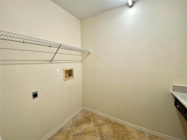 Building Photo - 9420 Bluebird Dr