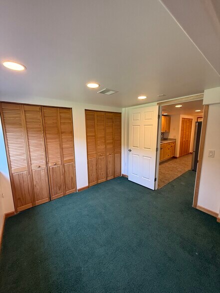 Building Photo - 306 S 193rd St