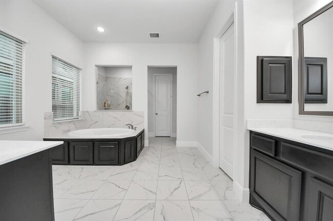 Building Photo - 14827 Vista Chase Trl