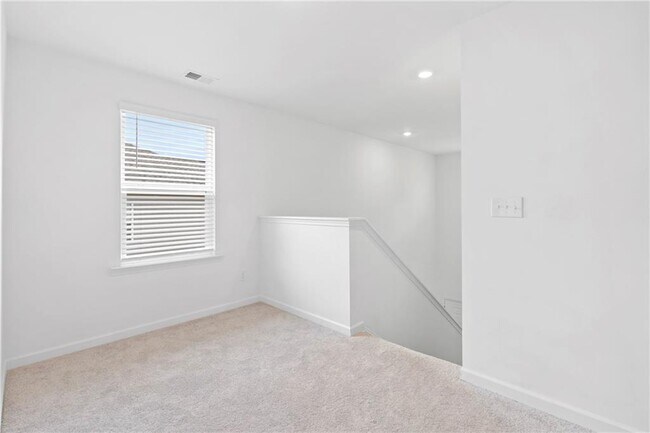 Building Photo - 828 Evergreen Rd