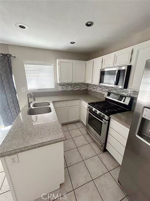 Building Photo - 15865 Flamingo Dr