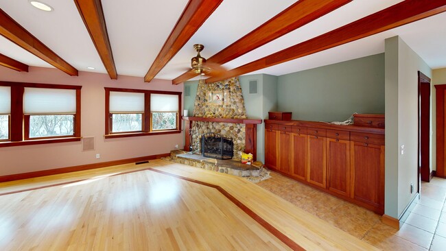 Building Photo - Stunning 1927 Prairie-Craftsman Home with ...