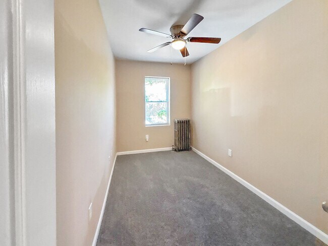 Building Photo - Beautifully Charming 3 Bedroom Home Available Now in Baltimore