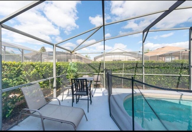 Building Photo - 8121 Fan Palm Way
