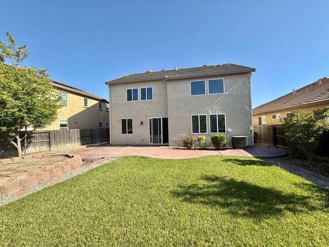 Building Photo - Charming 4 Bedroom Home in Springlake