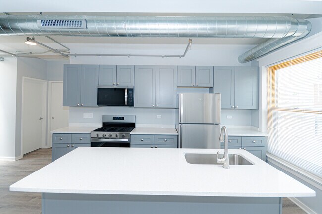 Building Photo - 141 S Oak Park Ave